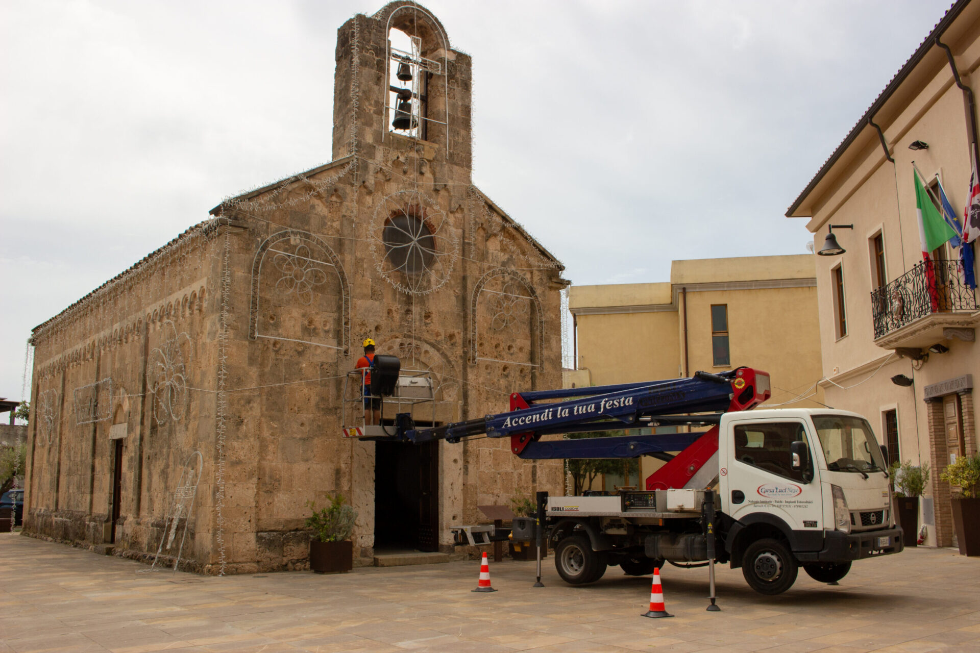 chiesa san pietro - villa san luminarie chiesa